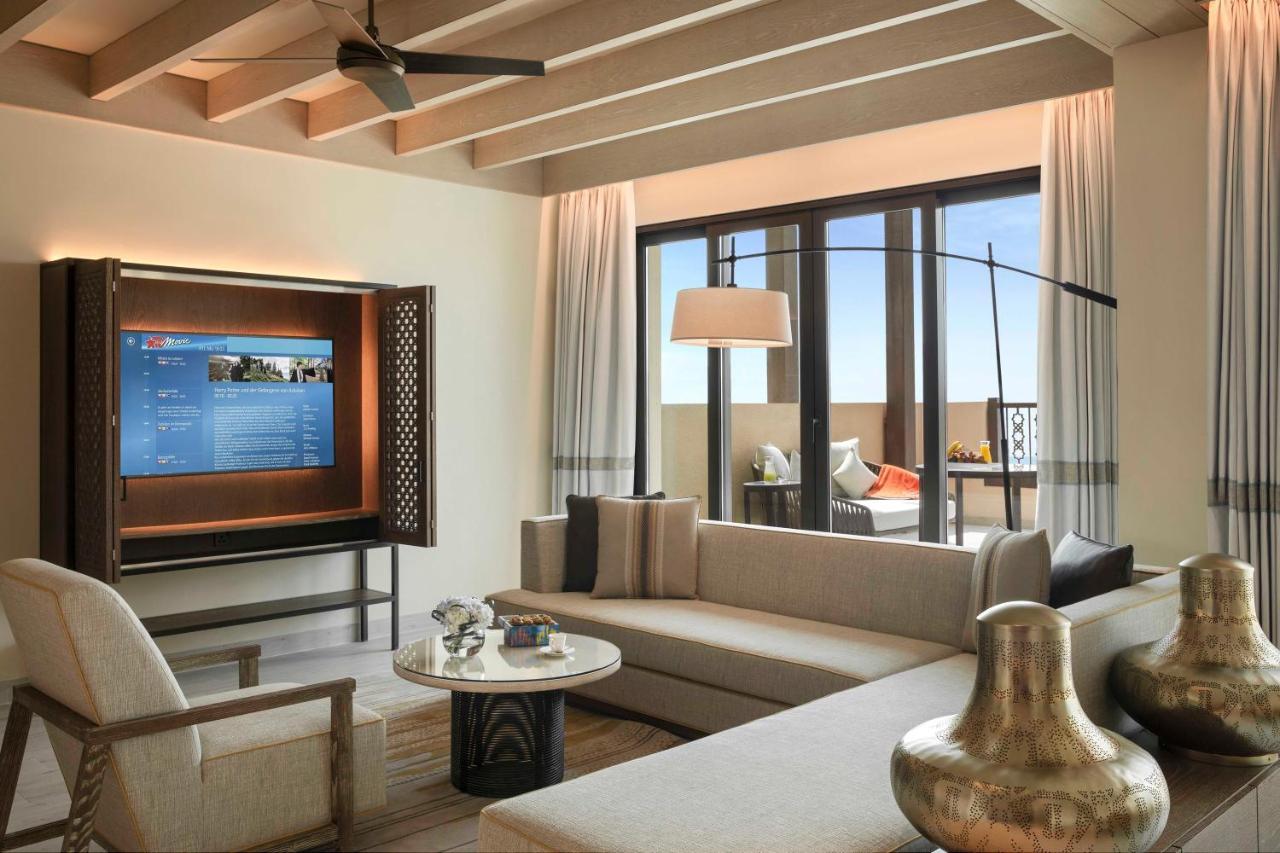 Saadiyat Rotana Resort And Villas Abu Dhabi Esterno foto A living room at the hotel