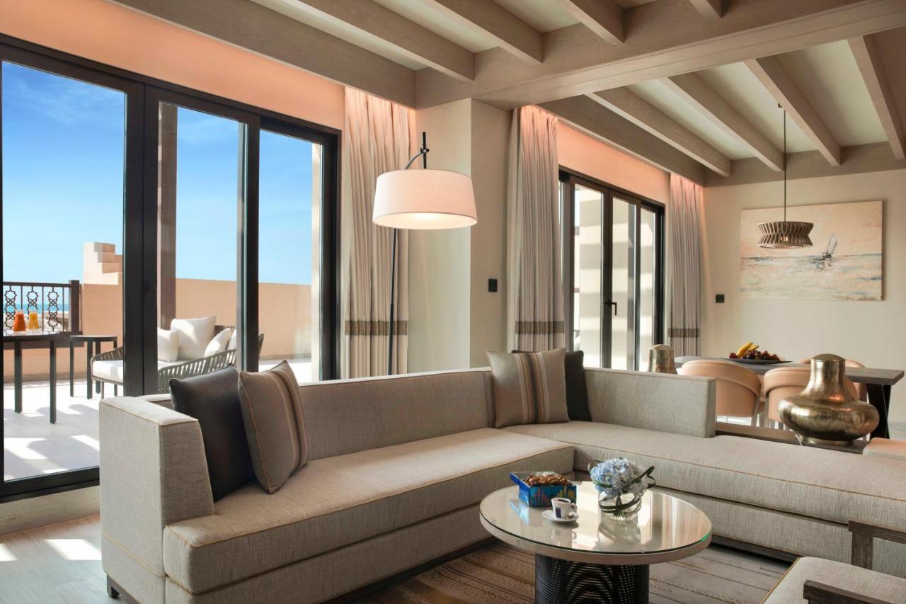 Saadiyat Rotana Resort And Villas Abu Dhabi Esterno foto A living room at the hotel
