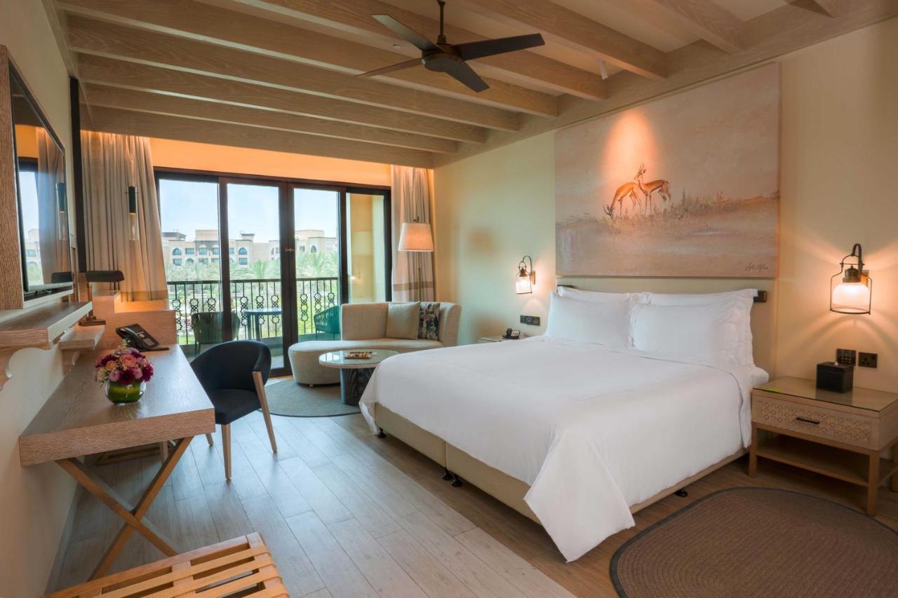 Saadiyat Rotana Resort And Villas Abu Dhabi Esterno foto Deluxe Room