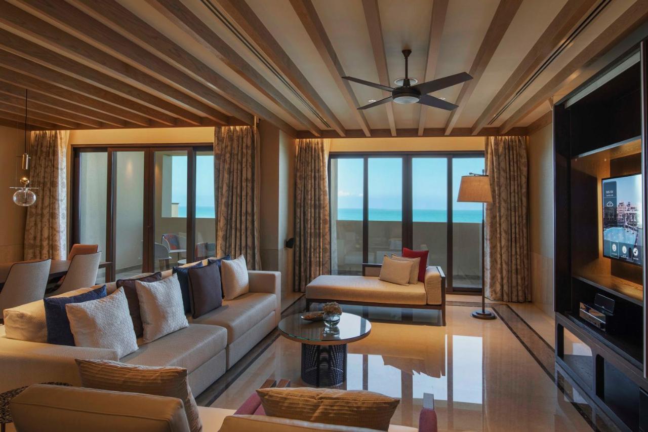 Saadiyat Rotana Resort And Villas Abu Dhabi Esterno foto A living room at the hotel