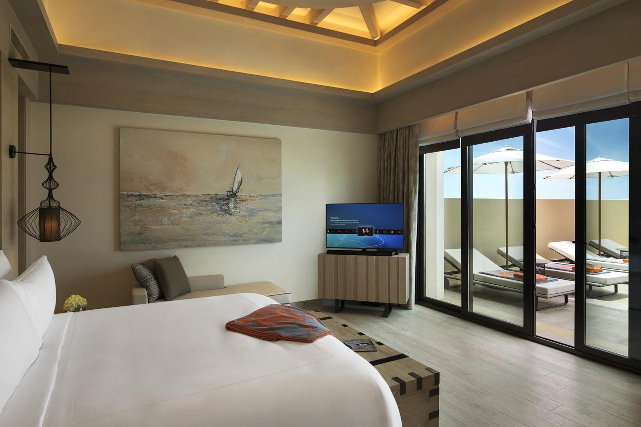 Saadiyat Rotana Resort And Villas Abu Dhabi Esterno foto A bedroom at the hotel