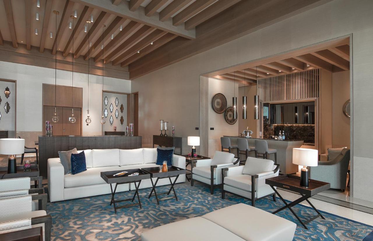 Saadiyat Rotana Resort And Villas Abu Dhabi Esterno foto The lounge at the airport