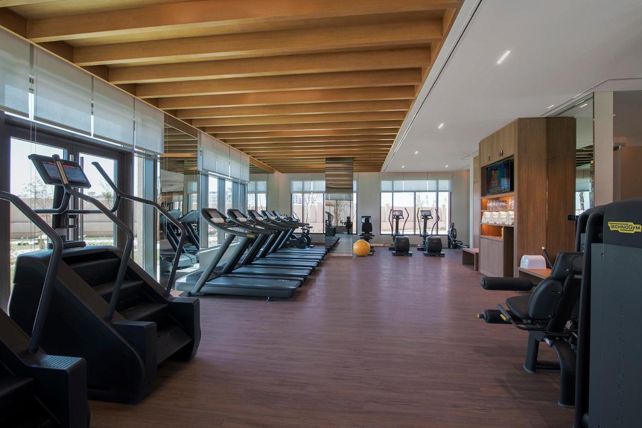 Saadiyat Rotana Resort And Villas Abu Dhabi Esterno foto The gym at the hotel